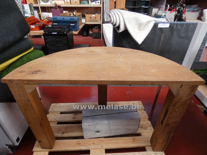 Blank houten haltafeltje
