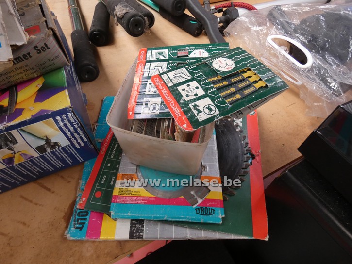 Bak met klein gereedschap