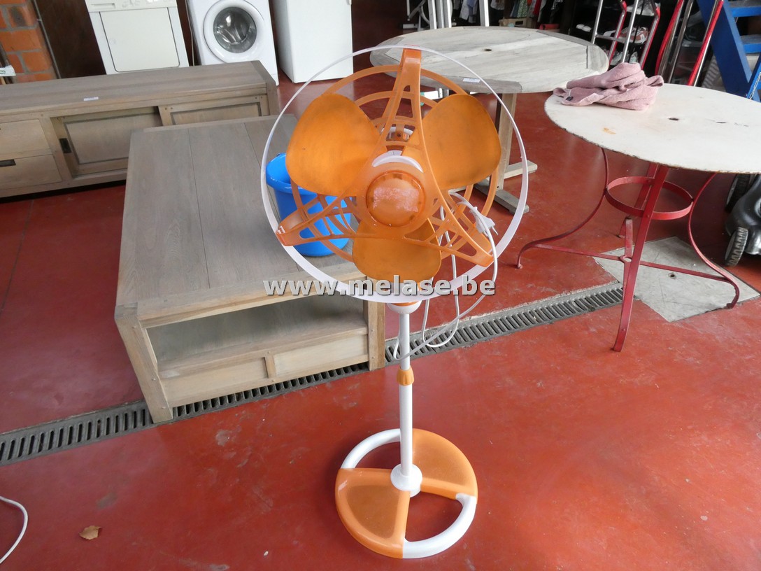 Ventilator op voet "oranje"