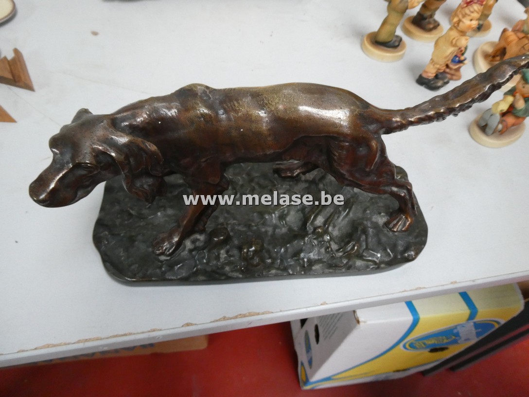 Beeld in brons "hond"