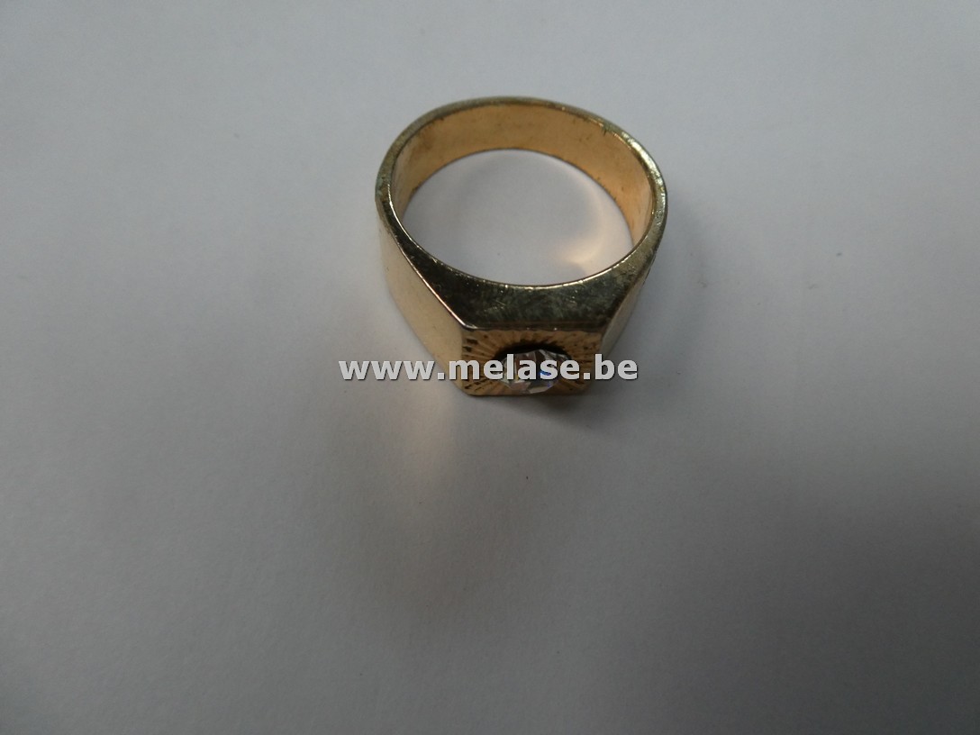 Gouden ring met steentje "grote"