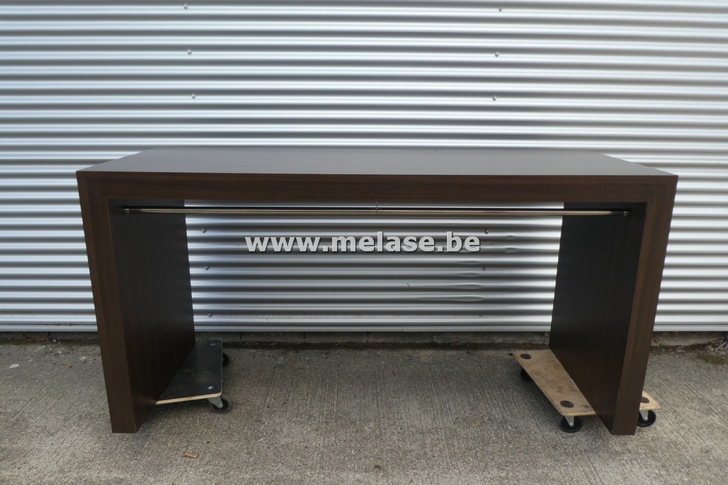 Toonbank/kledingrek met dubbele kapstok